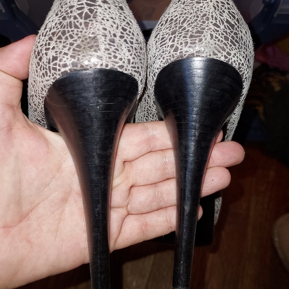 BCBG peep toe gray heels size 10 - Picture 4 of 4
